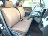 運転席シート廻りは使用感も少なく、良好な状態となっています。前オーナー様が丁寧に使っていたことがよくわかりますね。