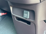 12V電源ソケットを設置しています。周辺機器の充電にご利用いただけます。