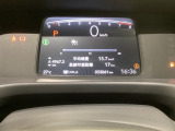 デジタル表示のスピードメーターと安全支援情報、燃費やオドメーターなどの表示の他に、ホンダセンシング機能などの表示もできる多機能なマルチインフォメーション・ディスプレイです。