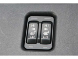 運転席と助手席にシートヒーターが付いています。