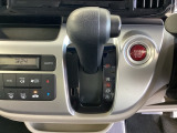 赤い丸いボタンを押して、エンジンスタートが可能なプッシュエンジンスタートシステムです!一度味わったらこの装備が必需品になってしまいます。