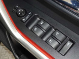 電動格納式ドアミラー・パワーウインドウを装備しています。
