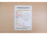 【車両検査証明書】店頭にてクルマの状態が一目で分かる検査証明書を公開中。トヨタ認定検査員が厳しく査定し、状態を点数と図解で表示しています。修復歴はもちろん、傷やヘコミの箇所や程度がご確認いただけます。