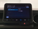 HondaCONNECT対応の便利なナビディスプレー。お持ちのスマートフォンと連携して、ナビやBluetoothでの音楽再生が可能です。デザインはもちろん、操作性も良好です。