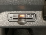 ハンドルの左下にETCがついています。高速道路の料金所の通過も楽々です。 カードの取り出しもしやすい場所についています。