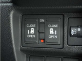 ◆両側電動スライドドア◆狭い駐車場でも乗り降りが楽々♪お子様が隣の車にドアを当ててしまう心配もございません!小さなお子様連れの方もこれで安心。