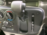 インパネシフトならハンドルからの移動距離が短く操作もスムーズ!また、足元が広くなりすっきりしますので、大柄な方でも快適にお過ごしいただけます。