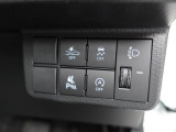 カップホルダーは運転席や助手席からちょうど手の届く位置です!!