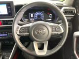 インテリアに合わせたデザインのステアリングは、運転される方のことも考え、運転しやすい形状、大きさです。是非一度、実際に触ってお確かめください。