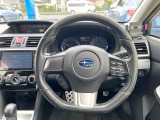 【純正革巻きステアリング】上質な革を使用することで、手にしっかり馴染みとても運転しやすいハンドルです♪