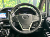 【純正革巻きステアリング】上質な革を使用することで、手にしっかり馴染みとても運転しやすいハンドルです♪