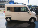 両側スライドです。大きいサイズの荷物の台入れも楽々です。