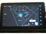 ディスプレイオーディオ(コネクティッドナビ対応)PLUS搭載。T-Connectご契約で2028年9月まで無償で利用できるナビ(期限到来後は有償)と、解約後も利用できる車載ナビが搭載されています。