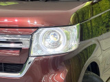 【LEDヘッドライト】悪天候や夜間走行時も良好な視界を確保し安心して運転できる高輝度LEDヘッドライトを装備!点灯速度が早く、消費電力も抑えられています。