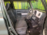 運転席シート廻りは使用感も少なく、良好な状態となっています。前オーナー様が丁寧に使っていたことがよくわかりますね。