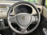 インテリアに合わせたデザインのステアリングは、運転される方のことも考え、運転しやすい形状、大きさです。是非一度、実際に触ってお確かめください。