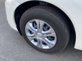 毎日全国の仕入れ先から厳選した車を仕入れております!プロの査定士の検査を受けた車を仕入れ、入庫後も社員が1台1台を走行チェックや状態確認・装備確認などを入念に行います。