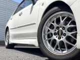 【BBS製17インチアルミホイール】大人気メーカーのホイールを装備♪軽量・高硬度のアルミホイールは、ハンドリング・加速など、走りの質を向上してくれます♪
