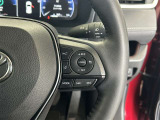 前方の車との車間を設定し、スピードを上げたり緩めたりを自動で行ってくれる追尾式の「レーダークルーズ」。上級装備の一つです!高級車にしかつかない嬉しい機能です。