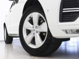 5スポーク7.5J&times;18インチシルバーアルミホイール。衝突回避・被害軽減ブレーキシステムやパイロット・アシストなど、数多くの先進安全・運転支援機能を標準装備。