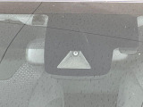 【トヨタセーフティセンス】走行中に前方の車両等を認識し、衝突しそうな時は警報とブレーキで衝突回避と被害軽減をアシスト。より安全にドライブをお楽しみいただけます。
