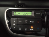 オートエアコン装着車で車内はいつも快適です!