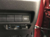 【オートライト】周りの明るさに応じて自動でヘッドライトの点灯・消灯ができる機能です!ライトの付け忘れ・消し忘れなどが無くなり、雨の日や夕方の走行も安心!トンネル通過時も便利ですね♪