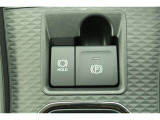 【電動パーキングブレーキ】オートモードのときは、シフトレバーの操作に応じてパーキングブレーキが自動で作動♪