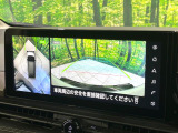 【アラウンドビューモニター】専用のカメラにより、上から見下ろしたような視点で360度クルマの周囲を確認することができます☆死角部分も確認しやすく、狭い場所での切り返しや駐車もスムーズに行えます。