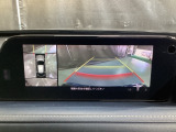 狭い場所での駐車やすれ違いなどでより的確な運転操作に役立つ360&deg;ビューモニターが装備されています。