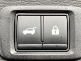 【パワーバックドア】スマートキーや運転席のボタンを押すだけでリアゲートが自動で開閉します!荷物を持っている時や、高い位置にあるバックドアを閉める際に便利な機能です♪