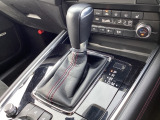 アクセルペダルを踏み込む量や速さに応じて変速パターンをし、人馬一体の運転感覚を発揮してくれる6速オートマ!