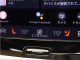 フロントシートには、シートヒーター&シートエアコンに加え、ステアリングホイール・ヒーターも装備。厳寒の地、北欧スウェーデン発祥のブランドならではのアイテムです。シートヒーターは後席にも装備しています。