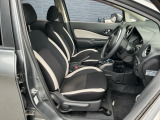 ヘタリもなく綺麗な状態です。シートリフトがついてますので、お好みのシートポジションで運転できます。