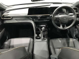 高いホールド性で運転姿勢が安定します。長距離ドライブでも疲れにくいのが魅力です。快適なドライビングライフをお送りください♪