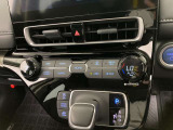 オートエアコンは温度を設定するだけで、自動で風量などを設定してくれます。運転しながら操作も必要ないので、安全性も向上します。