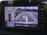 【アラウンドビューモニター&バックモニター】クルマを真上から見下ろしているかのような映像が表示され、周囲の状況がひと目で把握できるので、安心してスマートに駐車できます。駐車が苦手な方にオススメです!