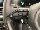 運転中、オーディオの操作をしてて、ハッとしたことはありませんか?ステアリングスイッチは、運転中でもハンドルでオーディオの操作が可能です。安全なドライブをサポートします。