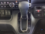 発進時から滑らかに加速する無段階変速のCVTはストップ&ゴーの多い街の中も快適です