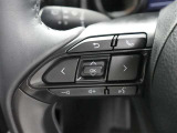 ステアリングスイッチ付き。手を離さずにさまざまな操作が可能です。