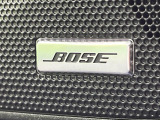 【BOSEサウンドシステム】メーカーオプションの高品位サウンドシステムを搭載。専用のチューニングが施された大小様々なスピーカーから良質なサウンドが奏でられ、臨場感あふれる音響空間を演出します。
