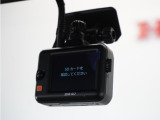 ◆ドライブレコーダー◆映像・音声などを記録する自動車用の装置です。 もしもの事故の際の記録はもちろん、旅行の際の思い出としてドライブの映像を楽しむことができます。※社外品のため、保証対象外