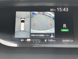 アラウンドビューモニター 駐車場での車庫入れや狭い道路での走行にカメラで確認が出来るので安心です。