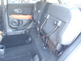 ◆チップアップ&ダイブダウン機構付【ULTR SEAT】は後席座面を左右分割で跳ね上げることができます。トランクで積載できない背の高い荷物をラクラク収納できます。ホンダ車ならではの人気装備です。