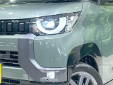 【LEDヘッドライト】悪天候や夜間走行時も良好な視界を確保し安心して運転できる高輝度LEDヘッドライトを装備!点灯速度が早く、消費電力も抑えられています。