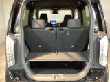 床を低くして、荷室を広くしたN-WGN。重い荷物もラクに積み降ろしができ、上下2段の積み分けもできて便利です。
