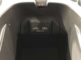 充電用USBポート。