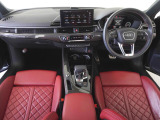 Audiのインテリアはエクステリア同様、優れたデザイン性とクオリティ、そして機能性を兼ね備えております。