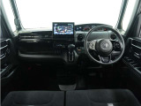 ◆視界広々で非常に運転しやすくロングドライブでも疲れを感じさせないすっきりとまとまったインパネ周りです。