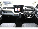 前席全体 目線も高く広い視界で安心して運転することができますね!